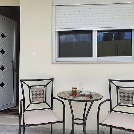 Perama View דירה